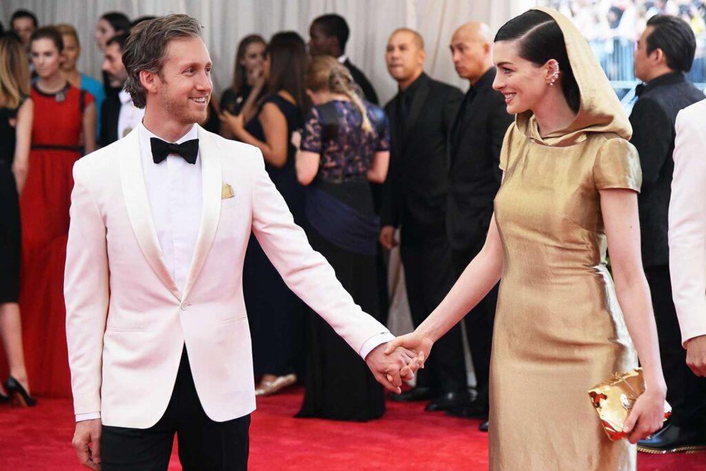 anne hathaway kinder